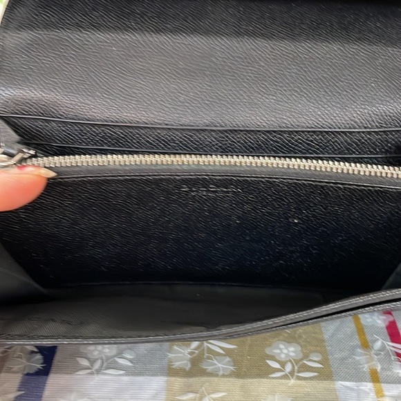 🎁PRICE REDUCED BLACK BVLGARI BIFOLD/WALLET. PRELOVED JUST 3X (FREE GIFT 🎁 - Picture 4 of 11